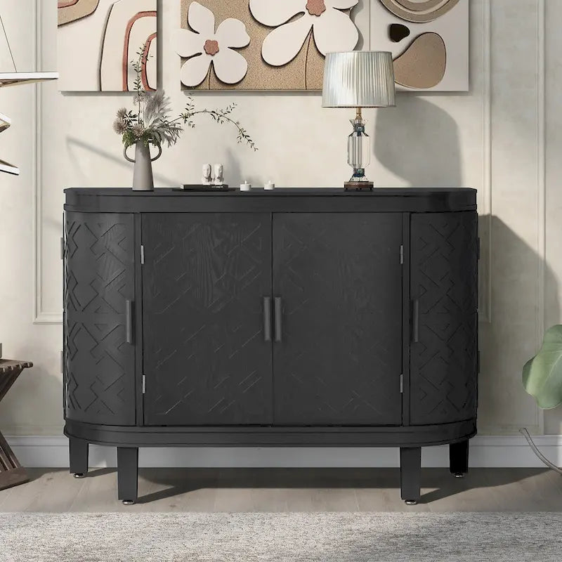 Buffet de style vintage avec portes à motifs antiques gaufrés et poignées en fer
