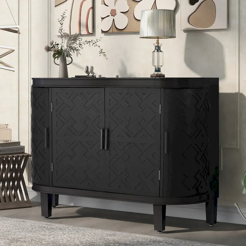 Buffet de style vintage avec portes à motifs antiques gaufrés et poignées en fer